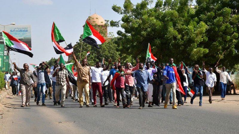 عصيان مدني في السودان.. و قيود جديدة" على حمدوك
