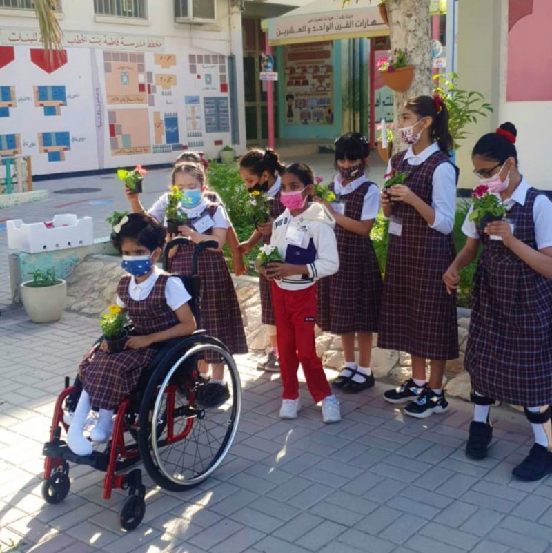 ذوو العزيمة سعداء بالمشاركة في الزراعة المدرسية