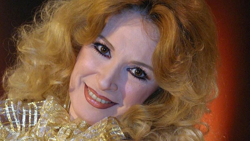 القاهرة السينمائي يكرم النجمة الكبيرة نيللي بجائزة الهرم الذهبي التقديرية لـ إنجاز العمر