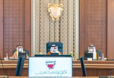 مجلس الوزراء يوجه تحية شكر للكادر الطبي البحريني على إسهاماته النبيلة التي لها محلها من التقدير والاعتزاز