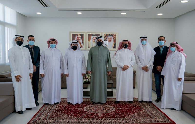 خالد بن حمد يزور ناديي دار كليب والدير