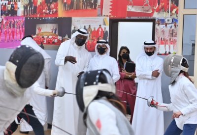 الأمين العام للجنة الأولمبية البحرينية يزور اتحادات كرة السلة واليد والمبارزة