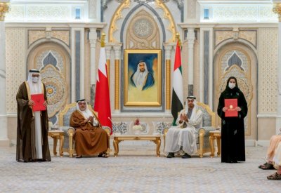 وزير الخارجية يوقع مذكرتي تفاهم وإعلان اتفاقية