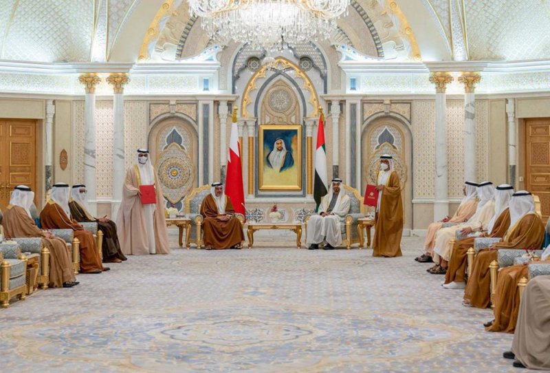 وزير المواصلات والاتصالات يوقع اتفاقيتان في مجال النقل والمواصلات والقطاع اللوجيستي في دولة الامارات العربية المتحدة