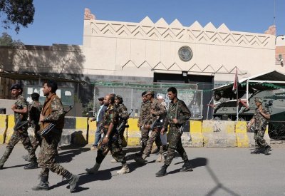 الحوثيون يقتحمون السفارة الأميركية في صنعاء وينهبونها