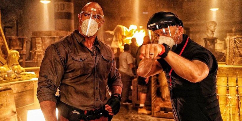 "ريد نوتيس" على نتفليكس مزيجا من أفلام شهيرة ودعاية للمنتجات