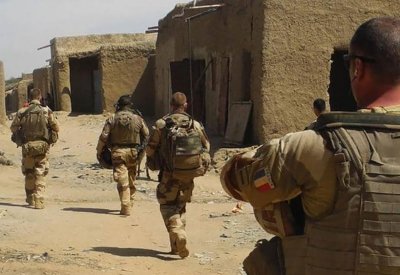 ماكرون يبحث مع رؤساء بوركينا وتشاد والنيجر الإرهاب في الساحل