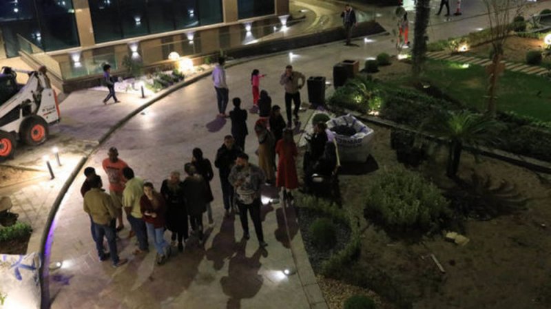 شعر به سكان بالإمارات والسعودية.. زلزال بقوة 6.5 درجة يضرب إيران