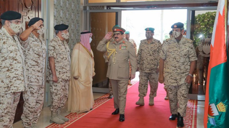 جلالة الملك المفدى يعرب عن اعتزازه بقوة دفاع البحرين ورجالها البواسل
