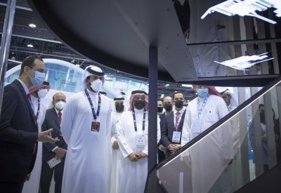 ناصر بن حمد يزور جناح البحرين في معرض "أديبك 2021"
