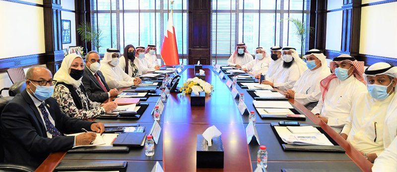 خلف يبحث المشاريع الخدمية واحتياجات الأهالي مع مجلس بلدي المحرق