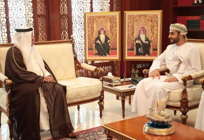 وزير الثقافة والرياضة والشباب العماني يستقبل سفير مملكة البحرين في مسقط
