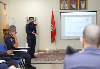الدفاع المدني ينظم دورة التعامل مع حوادث وحرائق السيارات الكهربائية والهجينة