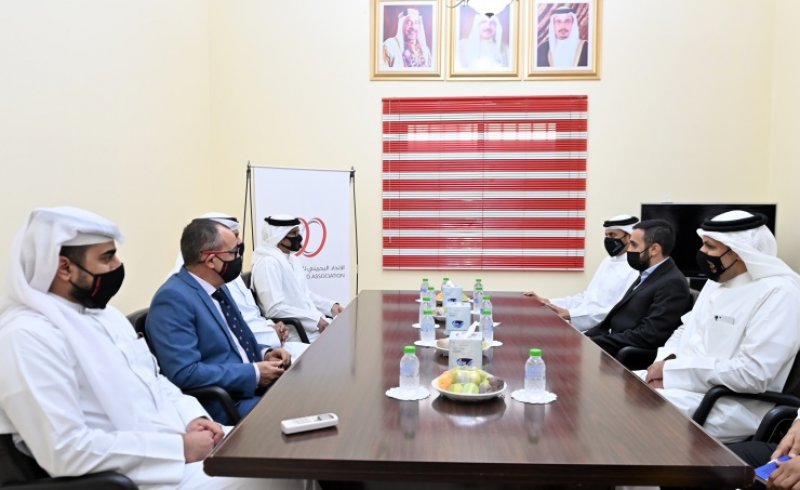 الأمين العام للجنة الأولمبية يزور اتحادات الرماية والدراجات الهوائية والكريكيت