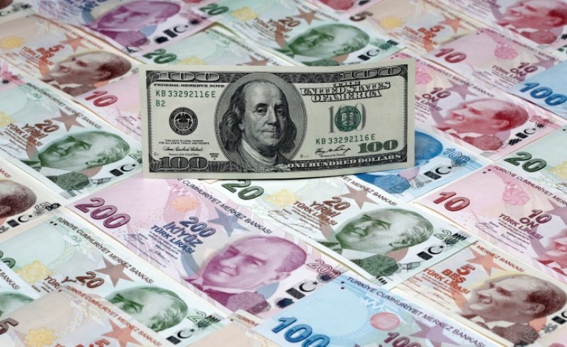 الليرة التركية تتراجع مجددا بأكثر من 3% مقابل الدولار