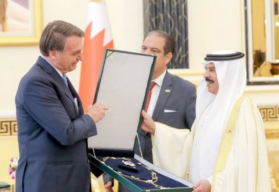 جلالة الملك يقلد الرئيس البرازيلي وسام الشيخ عيسى بن سلمان آل خليفة من الدرجة الممتازة