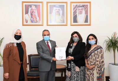 وزير الأشغال والبلديات يستقبل رئيسة جمعية سيدات الأعمال البحرينية