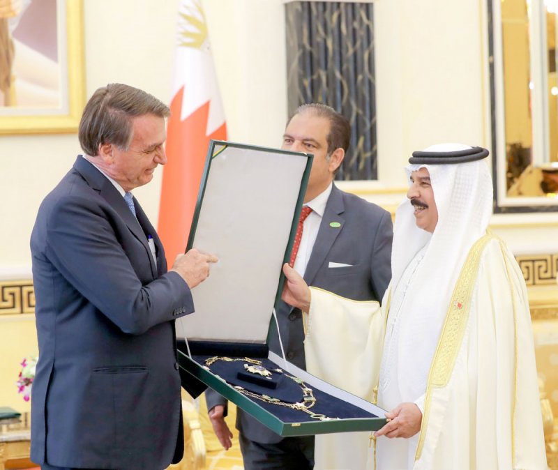 جلالة الملك يقلد الرئيس البرازيلي وسام الشيخ عيسى بن سلمان آل خليفة من الدرجة الممتازة