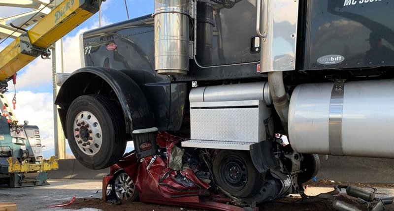 "معجزة" تنجي سيدة من حادث سير خطير