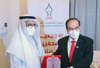 رئيس هيئة الطاقة المستدامة ضيفاً رئيسياً في اللقاء الإعلامي الشهري لجمعية الصحفيين البحرينية