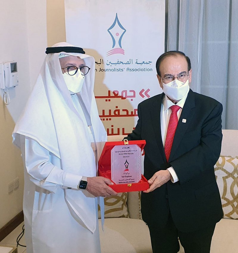 رئيس هيئة الطاقة المستدامة ضيفاً رئيسياً في اللقاء الإعلامي الشهري لجمعية الصحفيين البحرينية