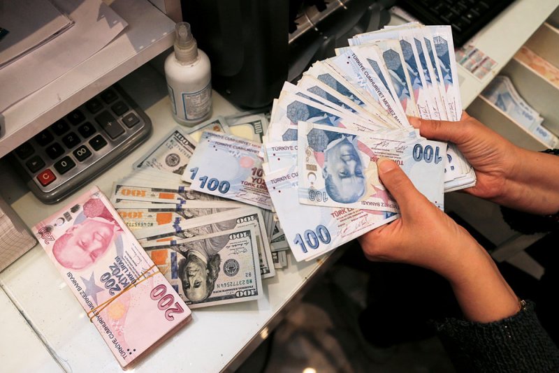 "المركزي" التركي يخفض سعر الفائدة.. والليرة تواصل الهبوط
