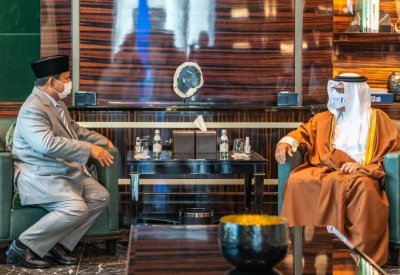سمو ولي العهد نائب القائد الأعلى رئيس مجلس الوزراء يلتقي وزير الدفاع الإندونيسي