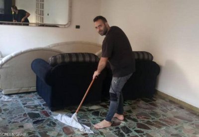لبنان.. الأزمة تدفع رجالا للعمل في تنظيف المنازل