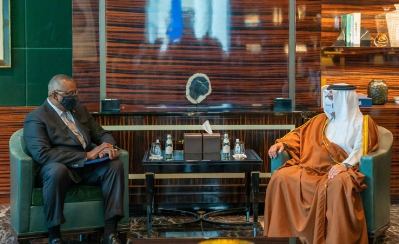 سمو ولي العهد نائب القائد الأعلى رئيس مجلس الوزراء يلتقي وزير الدفاع الأمريكي