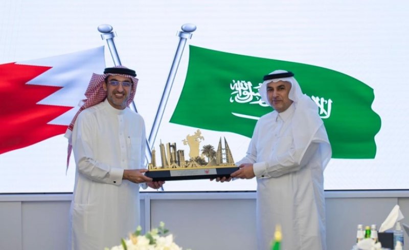 وفد البحرين يزور الهيئة السعودية للبيانات ويطلع على جهودها في مجال تطوير تطبيق توكلنا وتوظيف تقنيات الذكاء الاصطناعي