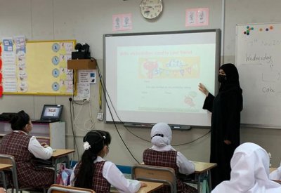 طالبات "ليلى" يُظهرن إبداعاً في إعداد الدروس والقصص الرقمية