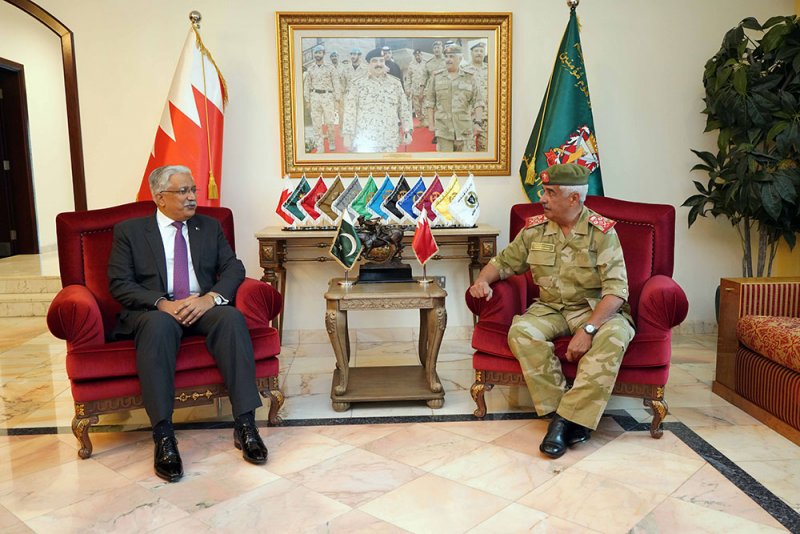سمو رئيس الحرس الوطني يستقبل قائد الفيلق الخامس بالجيش الباكستاني