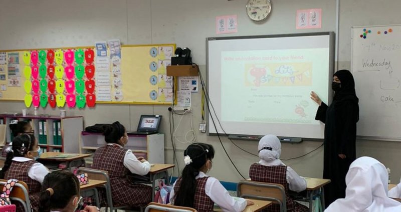 طالبات "ليلى" يُظهرن إبداعاً في إعداد الدروس والقصص الرقمية