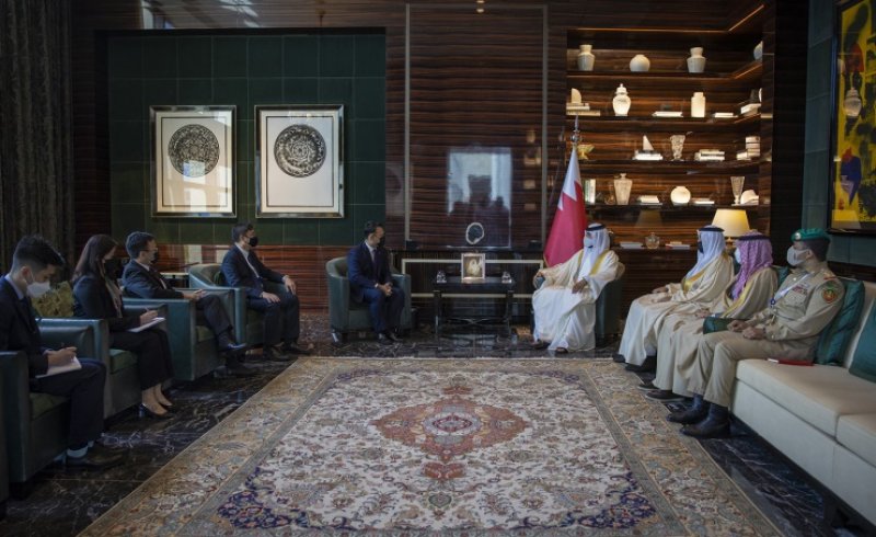 مستشار الأمن الوطني قائد الحرس الملكي يستقبل معالي وزير الدولة الأعلى في وزارة الدفاع بجمهورية سنغافورة الصديقة