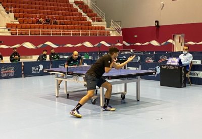 فريق البحرين يحسم القمة ويتصدر دوري العموم لكرة الطاولة