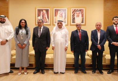 البوعينين يلتقي بأعضاء جمعية المحامين البحرينية ويشيد بدورها في دعم تطوير العمل القضائي