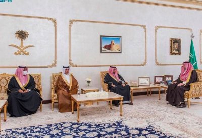 أمير منطقة الحدود الشمالية يستقبل الشيخ حمود بن عبدالله بمناسبة انتهاء فترة عمله
