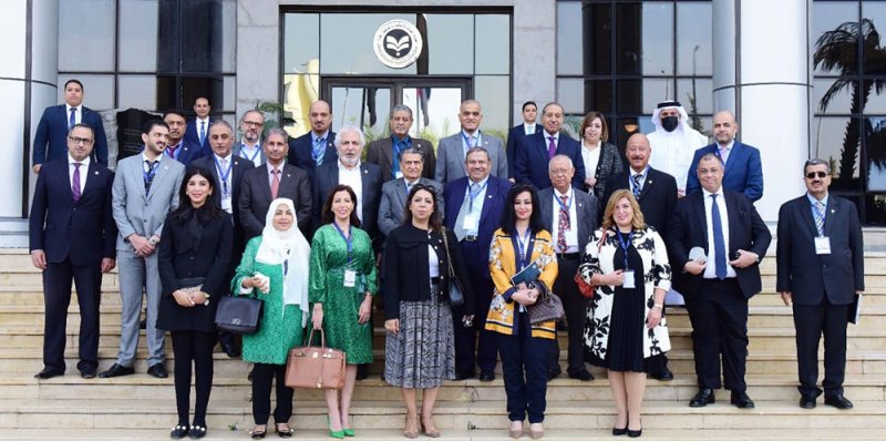 وفد رجال الأعمال يبحث تعزيز التعاون الاقتصادي مع هيئة الاستثمار المصرية