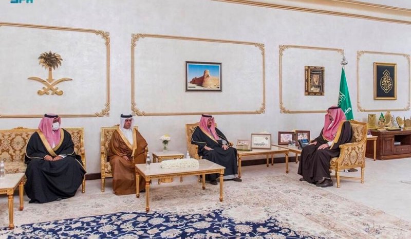 أمير منطقة الحدود الشمالية يستقبل الشيخ حمود بن عبدالله بمناسبة انتهاء فترة عمله