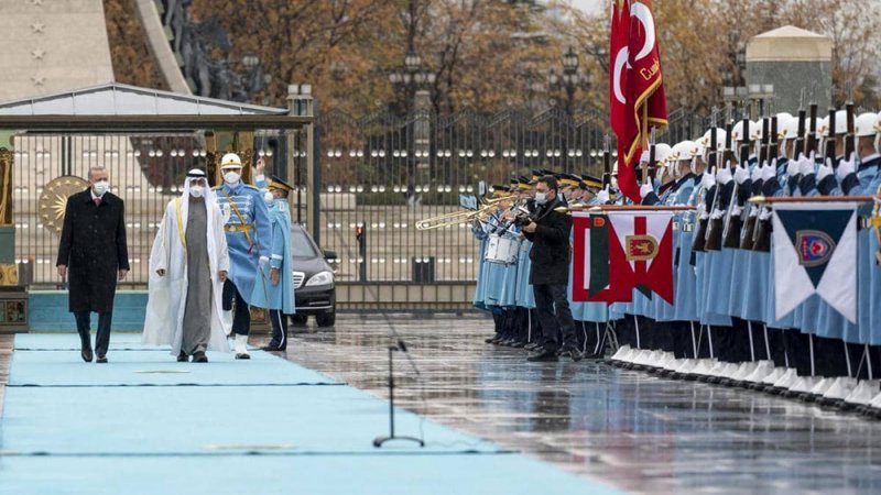 في زيارة رسمية .. ولي عهد أبوظبي يصل تركيا وأردوغان يستقبله في المجمع الرئاسي