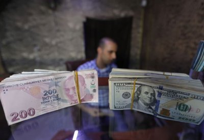 الليرة التركية تنتعش بعد مستويات متدنية قياسية