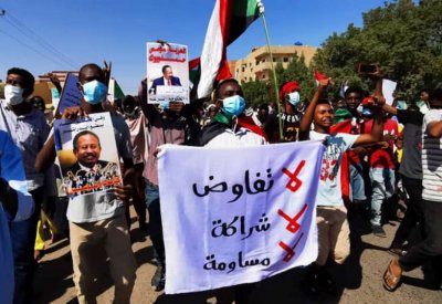 اتفاق حمدوك البرهان أمام "أكبر اختبار".. تظاهرات بالخرطوم