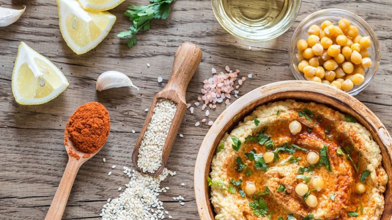 تناول الدهون والحمّص.. نصائح خبير تغذية لإنقاص الوزن
