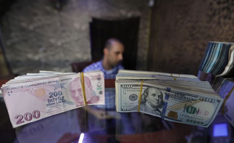 الليرة التركية تنتعش بعد مستويات متدنية قياسية