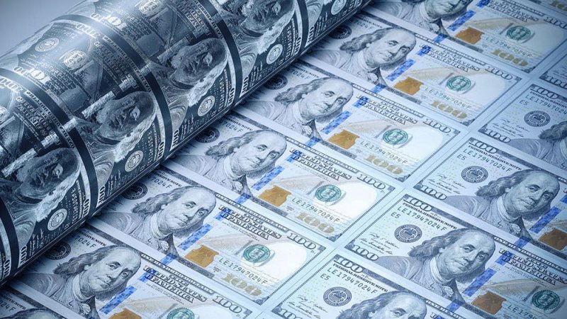 الدولار يتماسك عند أعلى مستوى في أكثر من عام مقابل اليورو