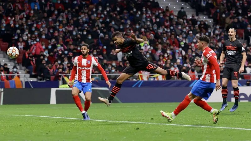 مدرب ميلان يُشيد بمندوب توصيل الطلبات
