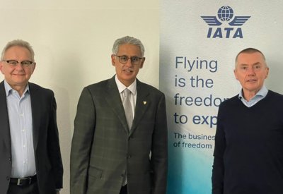 وزير الصناعة والتجارة والسياحة رئيس مجلس إدارة طيران الخليج يجتمع مع مدير عام الاتحاد الدولي للنقل الجوي
