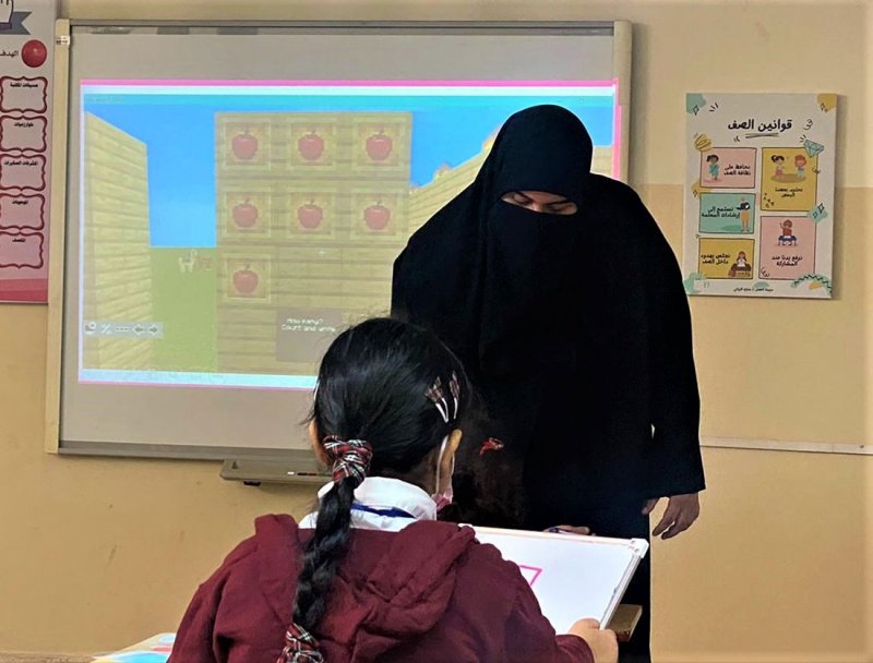 معلمة متمكنة رقمياً تُحوّل الإنجليزية إلى أكثر المواد تفاعلية