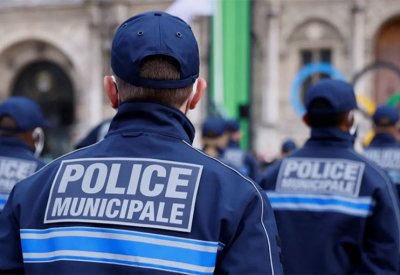 وزير الداخلية الفرنسي يعلن عن طعن شرطي في باريس