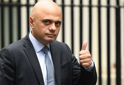 وزير الصحة البريطاني يكشف تأثير اللقاحات المتوقع على "أوميكرون"